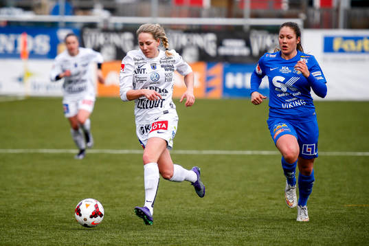 Sirius Stina Melin  i premiären av elitettan i fotboll