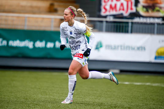 Sirius Mikaela Björklund  i premiären av elitettan i