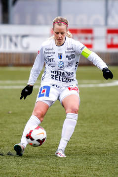 Sirius Mikaela Björklund  i premiären av elitettan i