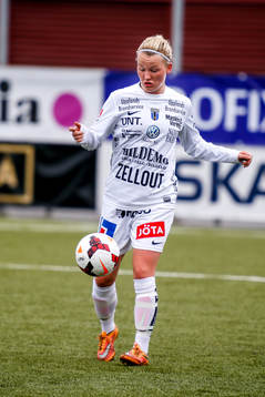 Sirius Elin Åkerman i premiären av elitettan i fotboll