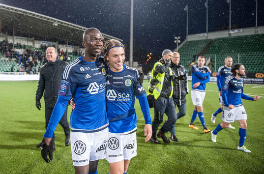 Sundsvalls Pa Amat Dibba och Erik Ggranat jublar