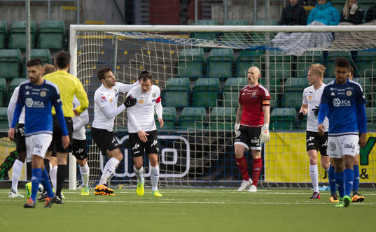 Örebros Robert Åhman Persson jublar