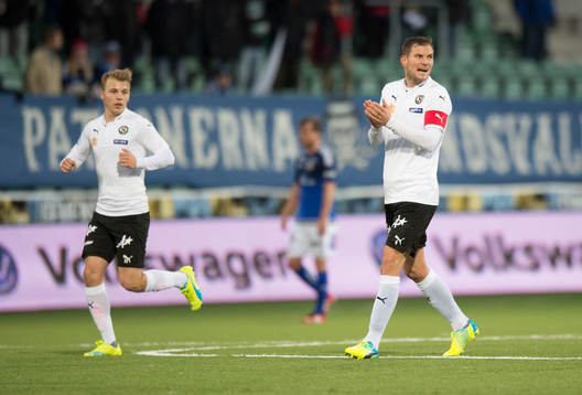 Örebros Robert Åhman Persson jublar