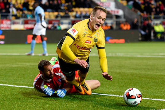 Elfsborgs Viktor Prodell faller
