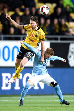 Elfsborgs Marcus Rohdén i nickduell med Malmö FFs Anders