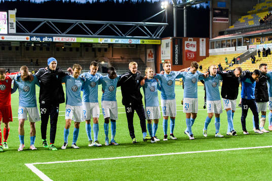 Malmö FFs spelare tackar supportrarna