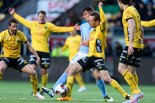 Elfsborgs Anders Randrup och Malmö FFs Markus Rosenberg i