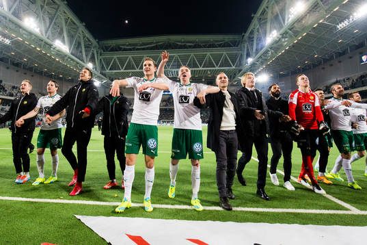 Hammarbys Richard Magyar och Birkir Már Saevarsson jublar
