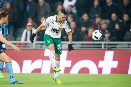 Hammarbys Alexssander Medeiros de Azeredo med ett skott