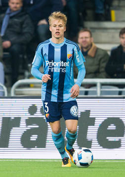 Djurgårdens Elliot Käck med bollen
