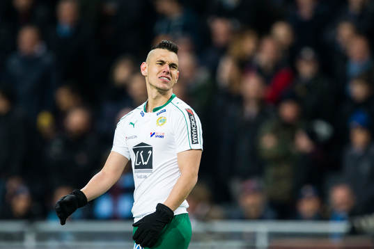 Hammarbys Alexssander Medeiros de Azeredo grimaserar