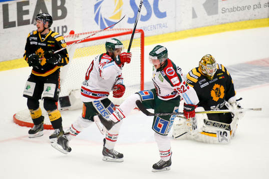 Frölundas Artturi Lehkonen och Joel Lundqvist jublar