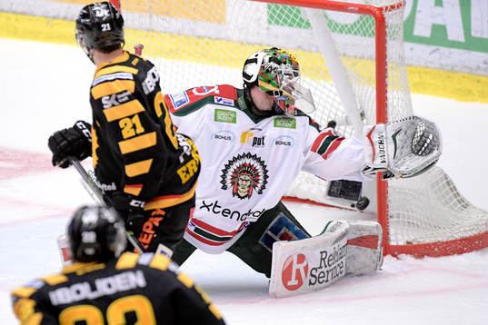 Skellefteås Janne Pesonen gör 1-2 bakom Frölundas