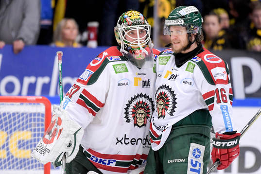 Frölundas målvakt Johan Gustafsson och Anton Axelsson
