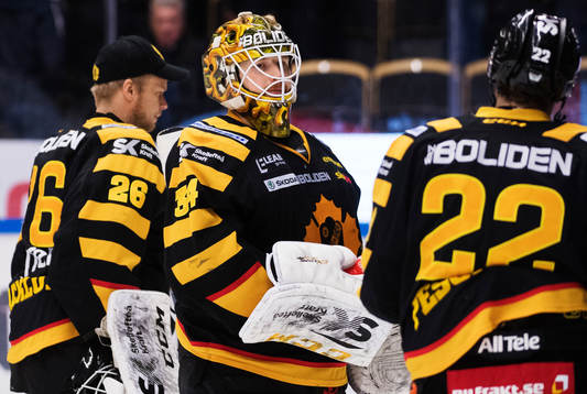 Skellefteås målvakten Johan Backlund och Erik Hanses