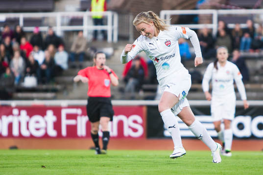Rosengårds Ebba Wieder jublar