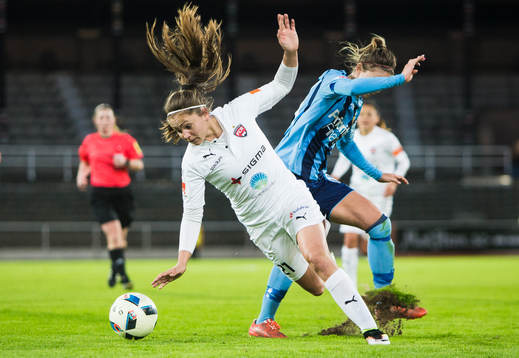 En grästuva rivs upp