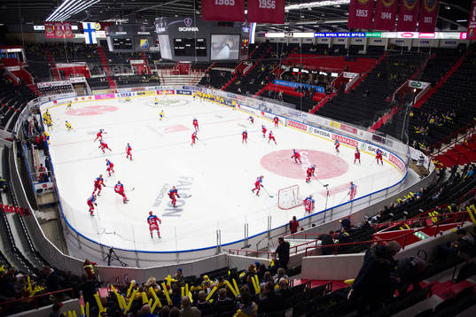 Sveriges lag och Rysslands lag värmer upp