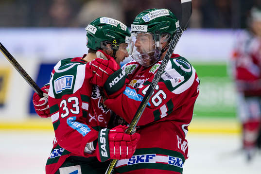 Frölundas Elias Fälth jublar och omfamnas