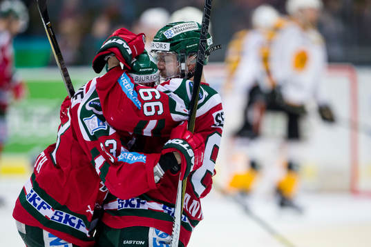 Frölundas Elias Fälth jublar och omfamnas