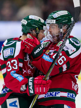 Frölundas Elias Fälth jublar och omfamnas