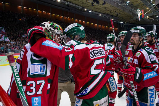 Frölunda jubel vid målvakt Johan Gustafsson som blir