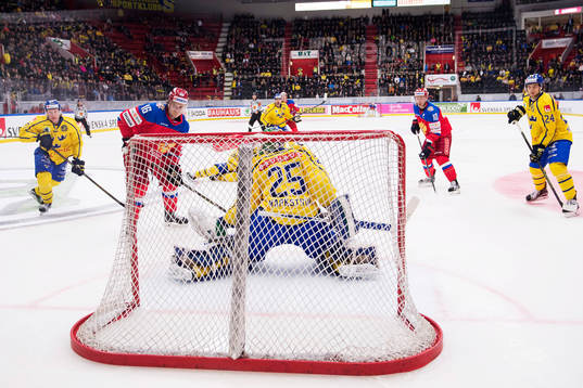 Sveriges målvakt Jacob Markström med en räddning