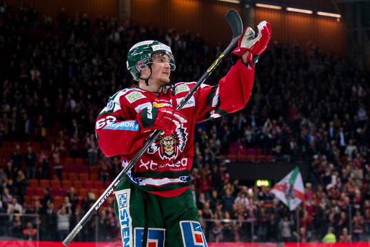 Frölundas Artturi Lehkonen tackar publiken