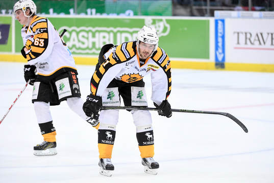 Skellefteås Sebastian Aho och Jimmie Ericsson deppar