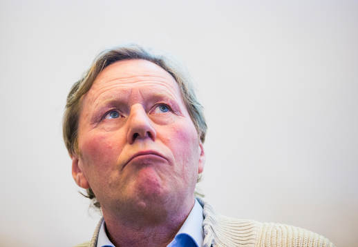 Leif R Carlsson