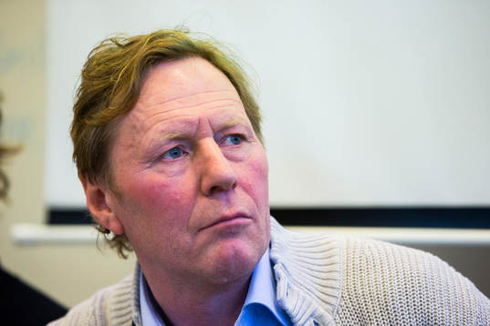 Leif R Carlsson