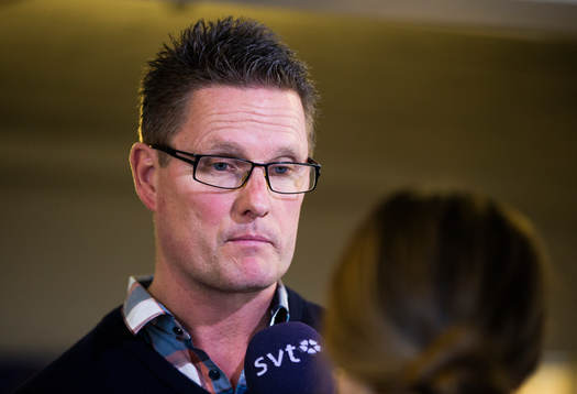 Anders Svensson blir intervjuad av media