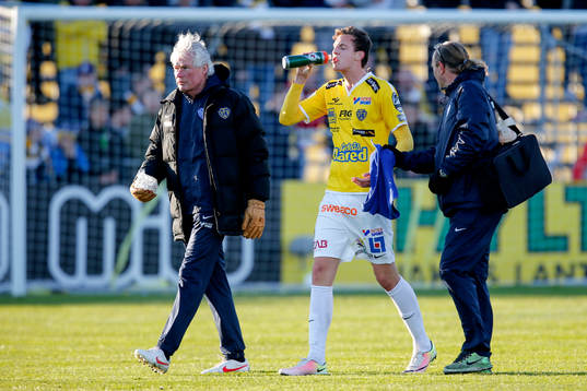 Falkenbergs Gustaf Nilsson krockade med målvakt David