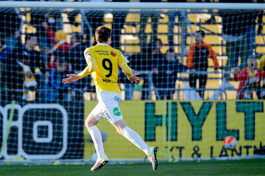 Falkenbergs Gustaf Nilsson jublar