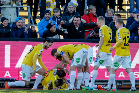 Falkenbergs Gustaf Nilsson jublar
