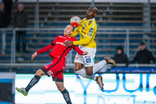 Norrköpings Daniel Sjölund och Falkenbergs Hakeem Araba