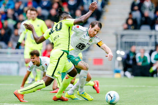 Jönköpings Moses Ogbu och Hammarbys Johan Persson