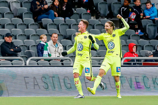 Jönköpings Tommy Thelin och Pawel Cibicki jublar