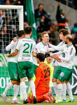 Hammarbys Erik Israelsson jublar med lagkamraterna