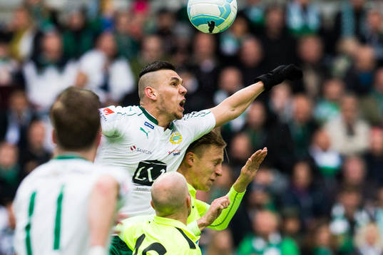 Hammarbys Alexssander Medeiros de Azeredo i en nickduell