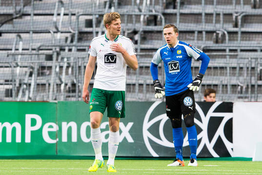 Hammarbys Lars Saetra och målvakt Ögmundur Kristinsson
