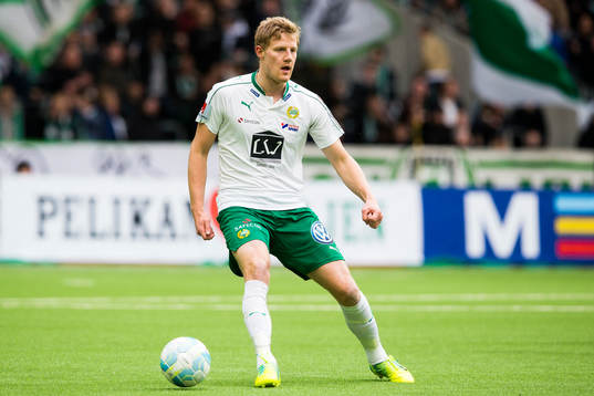 Hammarbys Lars Saetra med bollen