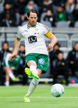 Hammarbys Johan Persson med bollen