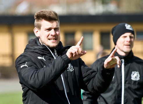 Hässleholms tränare Dan Olofsson dirigerade sitt HIF till