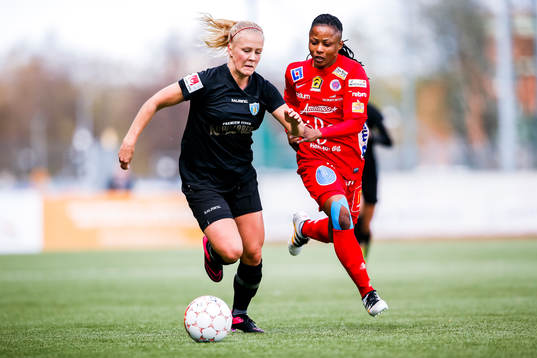 Göteborgs Adelina Engman och Örebros Ogonna Chukwudi