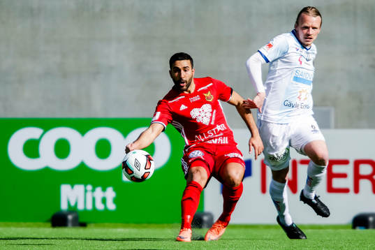 Östersunds Saman Ghoddos och Gefles Jesper Florén