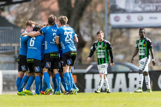 Halmstads spelare jublar