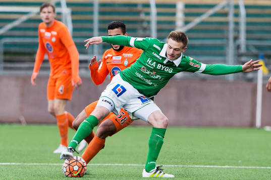 Ljungskiles Linus Dahl och Athletics Othman El Kabir i en