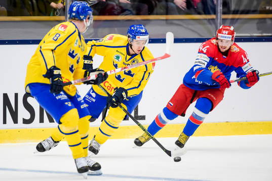 Sveriges Gustav Forsling och Mikael Backlund i en kamp mot