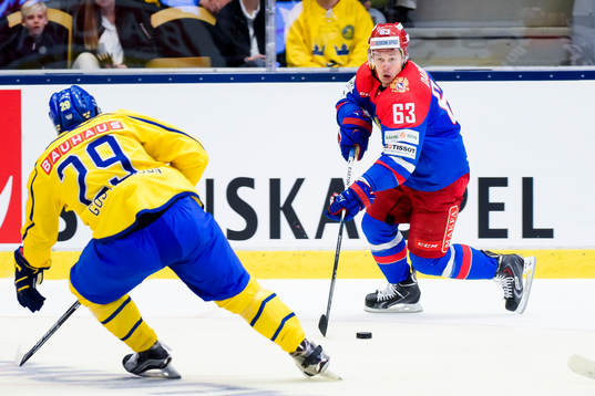 Sveriges Erik Gustafsson och Rysslands Evgeny Dadonov